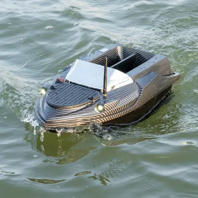 Bateau d'appâtage télécommandé en ABS – image 2