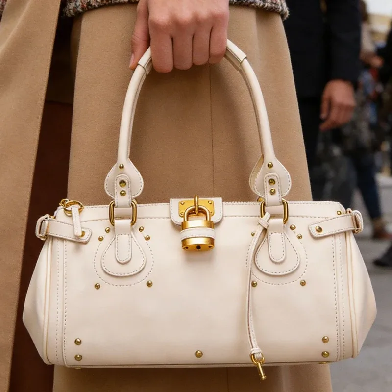 Sac à main rétro en cuir fendu blanc
