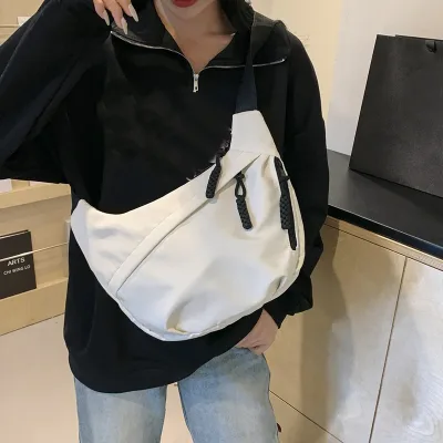 Sac fourre-tout en nylon uni avec bandoulière