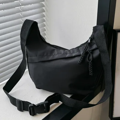 Sac fourre-tout en nylon uni avec bandoulière – image 2