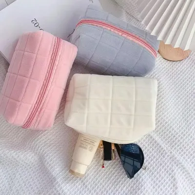 Trousse de maquillage à fermeture éclair – image 2